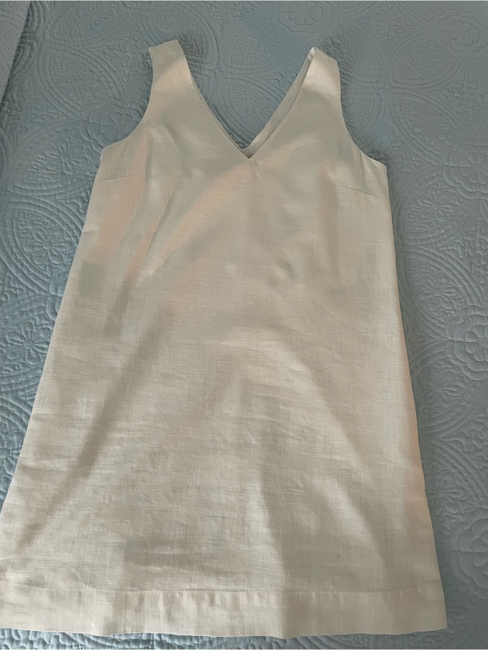 RW&CO. Ivory V-Neck Midi Shift Dress